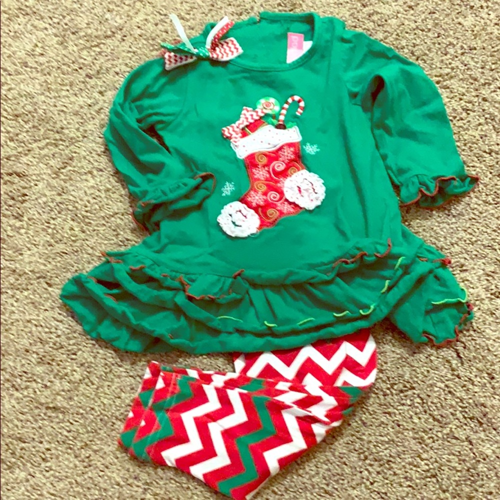 Adorable Christmas outfit 2T. Only worn 1 season